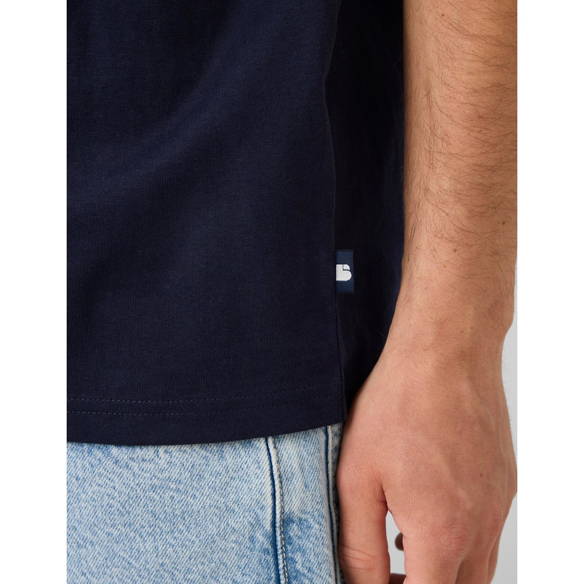 Tshirt brodé poitrine bleu foncé, BZB