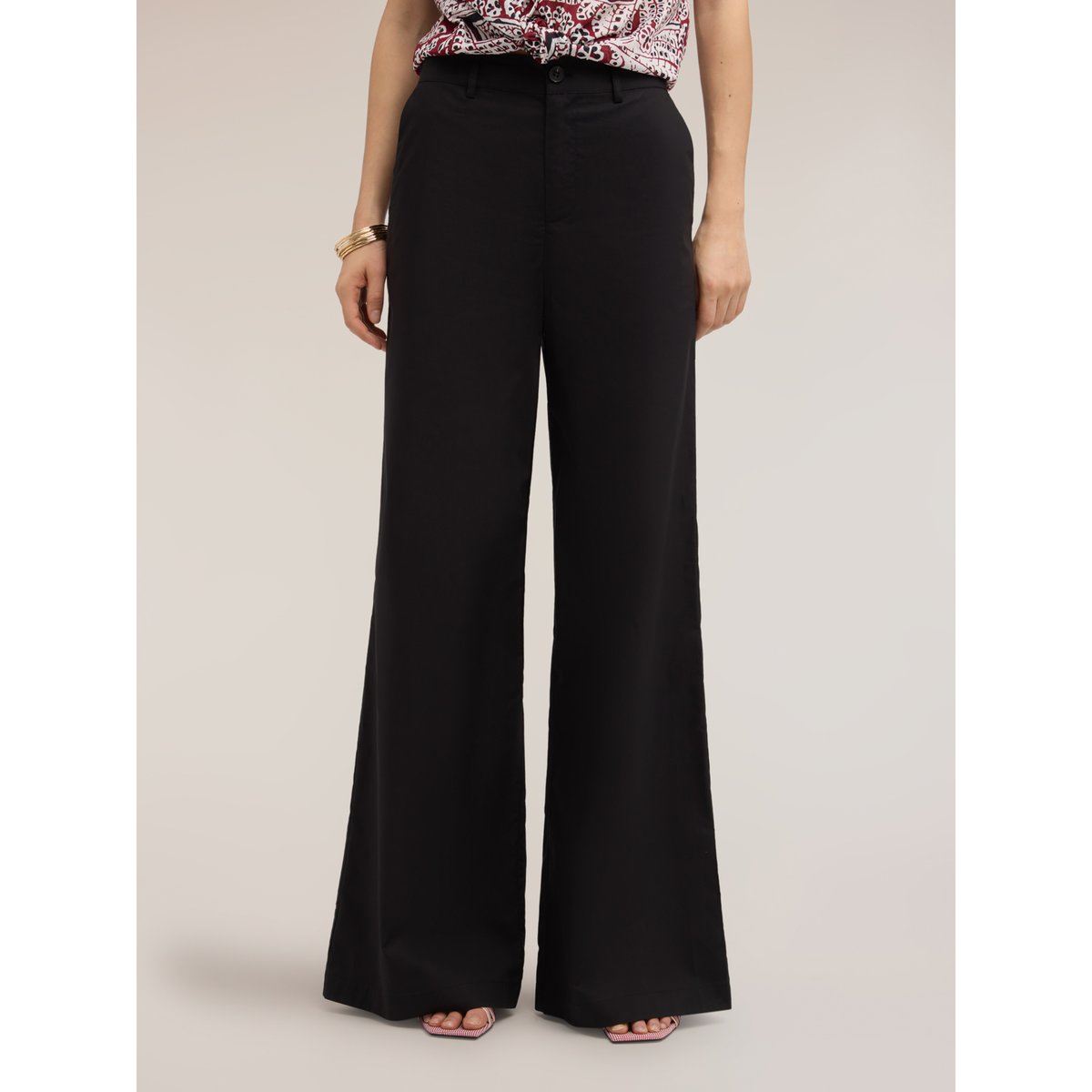 Pantalon palazzo noir, MOTIVI