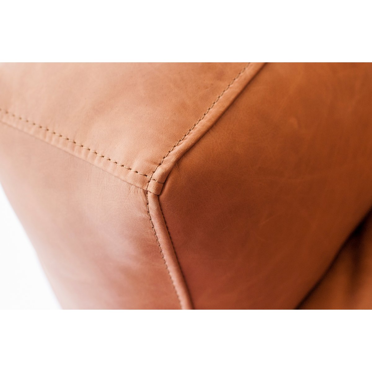Fauteuil en cuir ALMOND marron clair, PRODUIT INTERIEUR BRUT