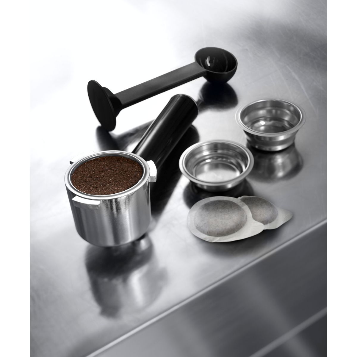 Expresso pompe ultra-compacte Dedica EC695.M inox, DELONGHI