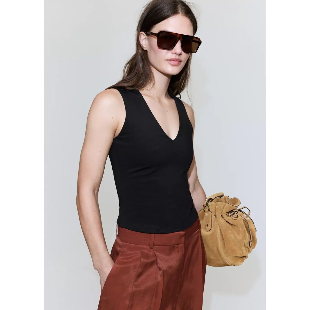 Top ajusté col en V noir, MANGO
