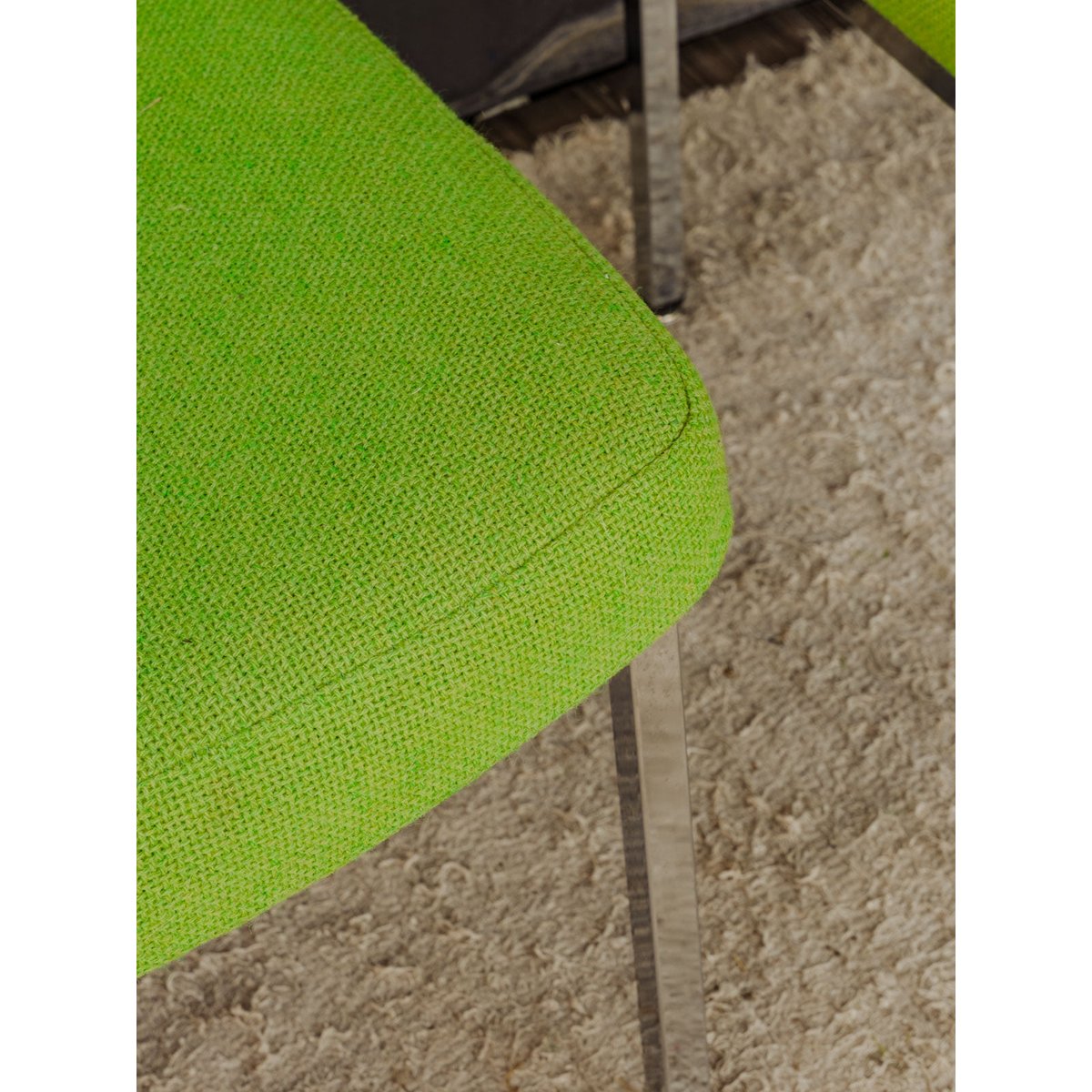 Paire de chaises chromées et en tissu vert Alma N°1871 - Bon état argenté, DEBONGOUT