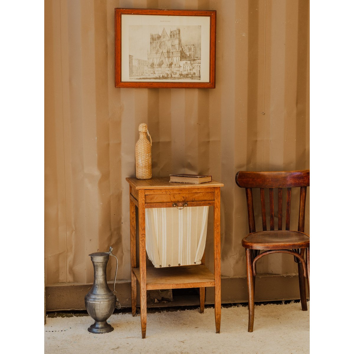 Table d'appoint en bois Francine N°1079 - Bon état bois clair, DEBONGOUT