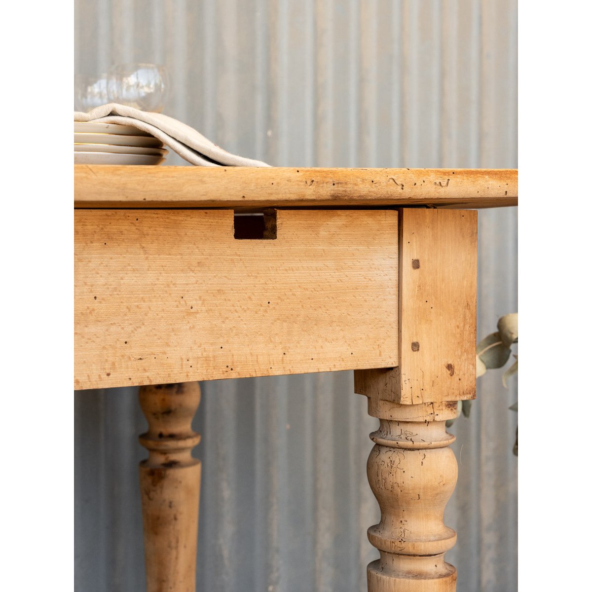 Table à manger en bois Romy N°1453 - Bon état bois clair, DEBONGOUT