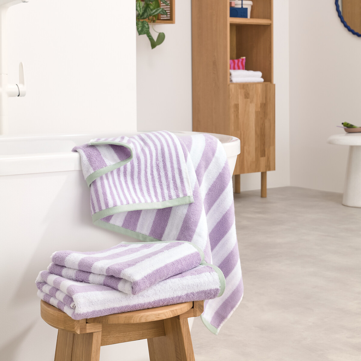 Badetuch Dani, Frottee (500 g/m²) flieder/weiss, LA REDOUTE INTERIEURS