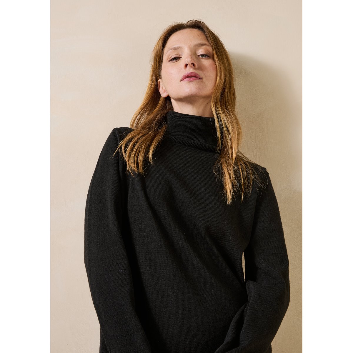 Robe courte manches longues en maille noir, LA FEE MARABOUTEE