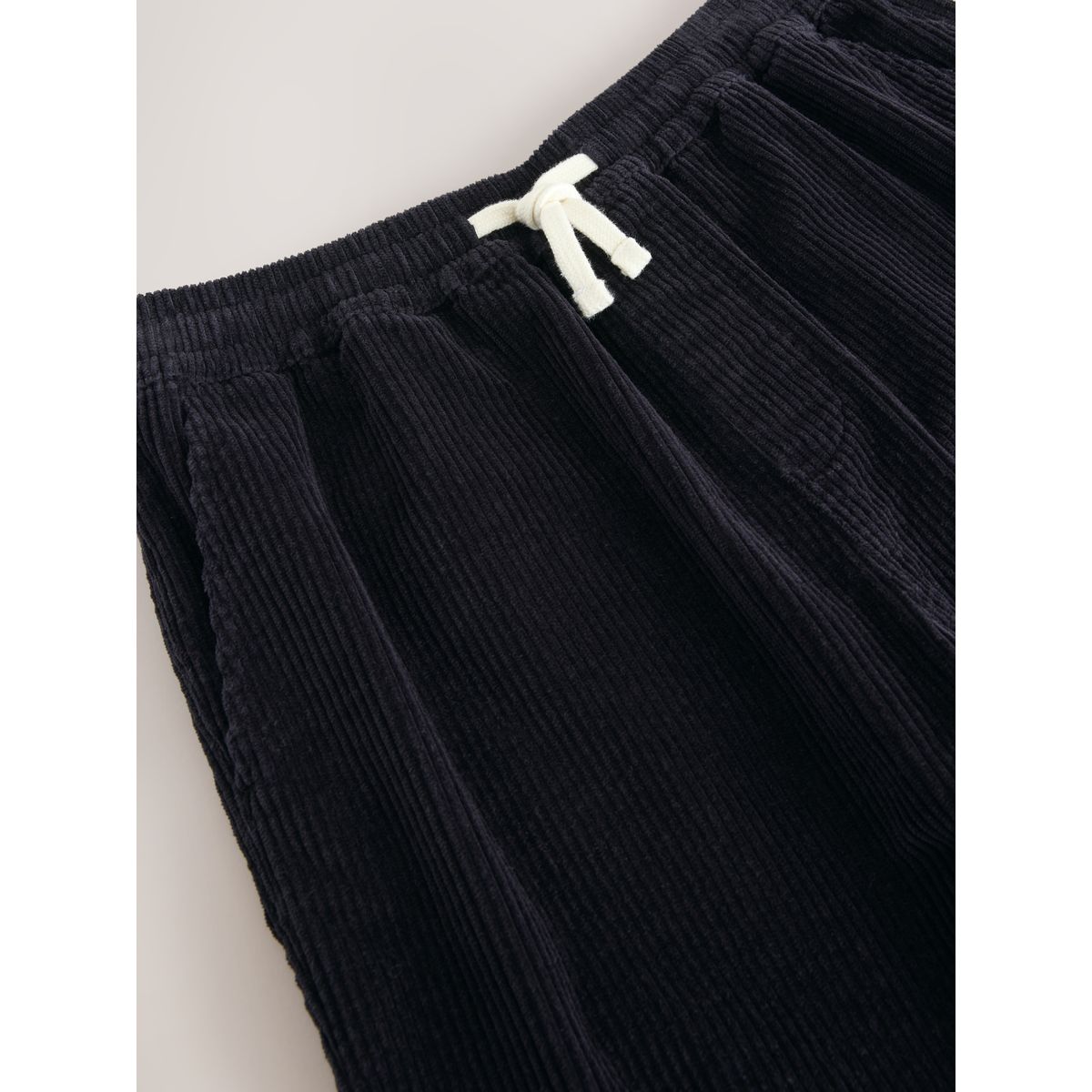 Short en velours à grosses côtes noir, NEXT