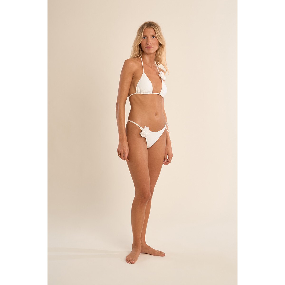 Haut de maillot de bain, détail fleur blanc, MOLLY BRACKEN
