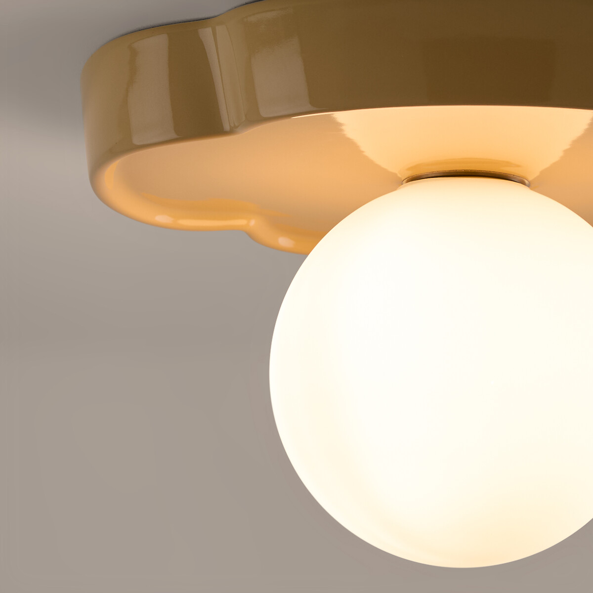Plafondlamp of wandlamp in de vorm van een bloem, van keramiek en opaline glas, diameter 30,3 cm, HO zand, LA REDOUTE INTERIEURS