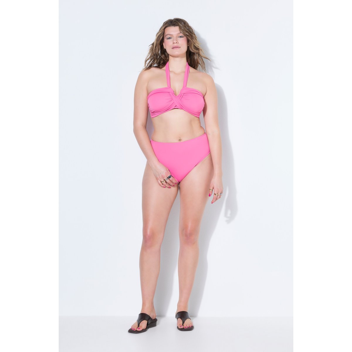 Haut de bikini, bonnets souples, dos nu rose vif, STUDIO UNTOLD