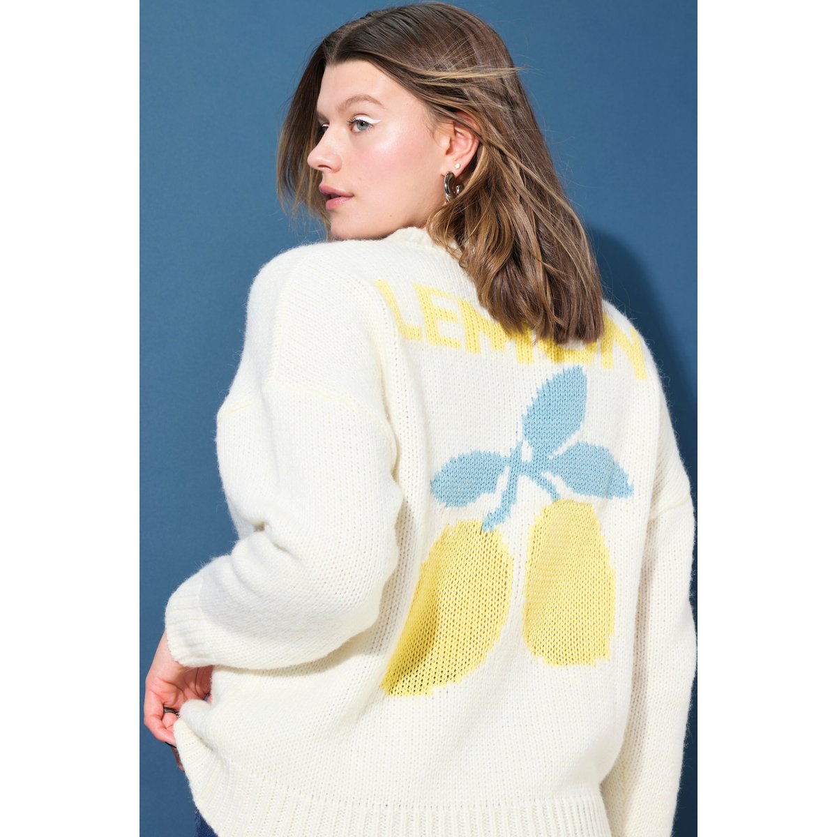 Pull oversize, motif citrons dans le dos blanc cassé, STUDIO UNTOLD
