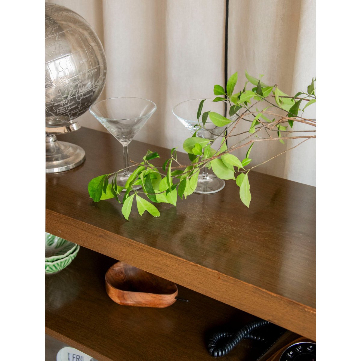 Vitrine en bois plaqué Victoria N°1303 - Bon état bois foncé, DEBONGOUT