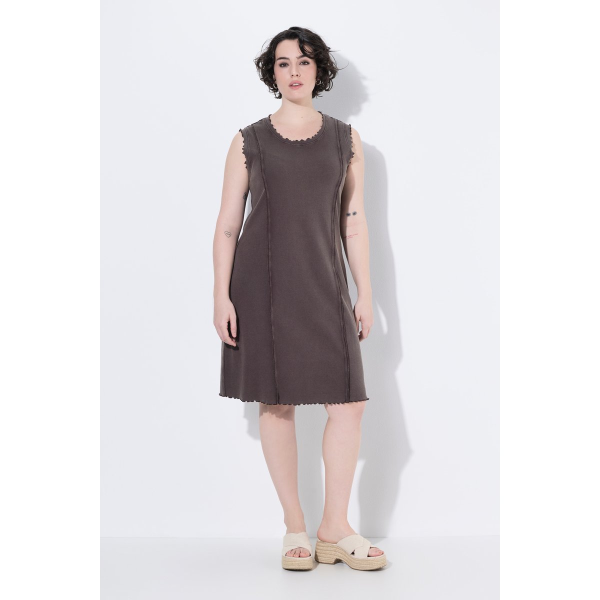 Robe en jersey côtélé, modèle sans manches acajou, ULLA POPKEN