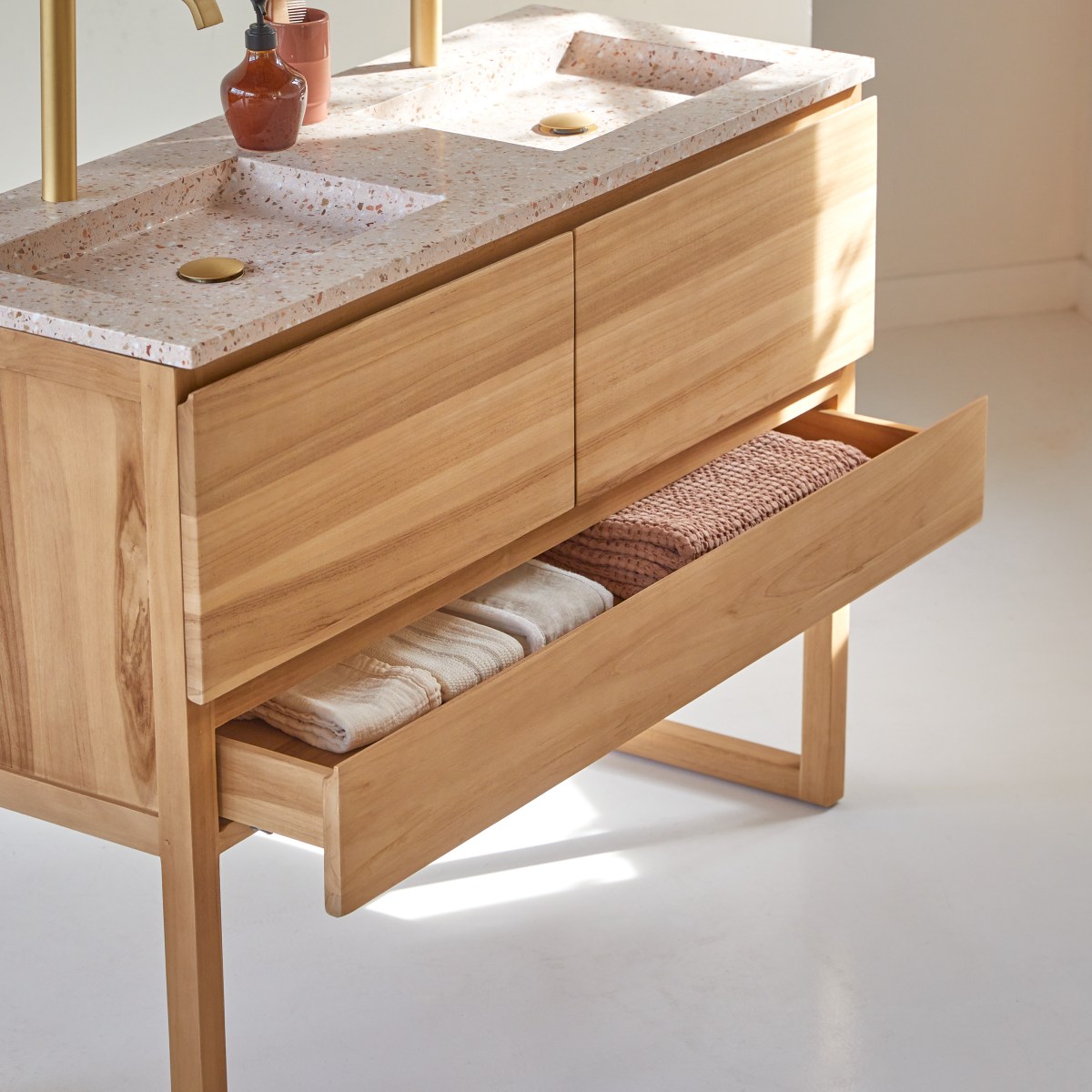 Meuble Salle De Bain en Teck massif, EDGAR rose, TIKAMOON