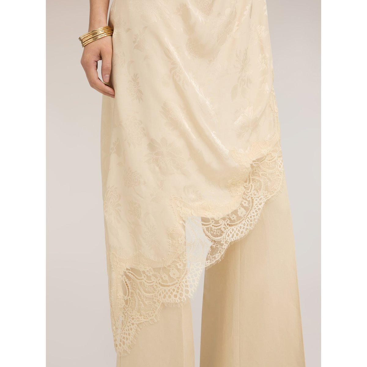 Robe asymétrique avec drapé beige, MOTIVI