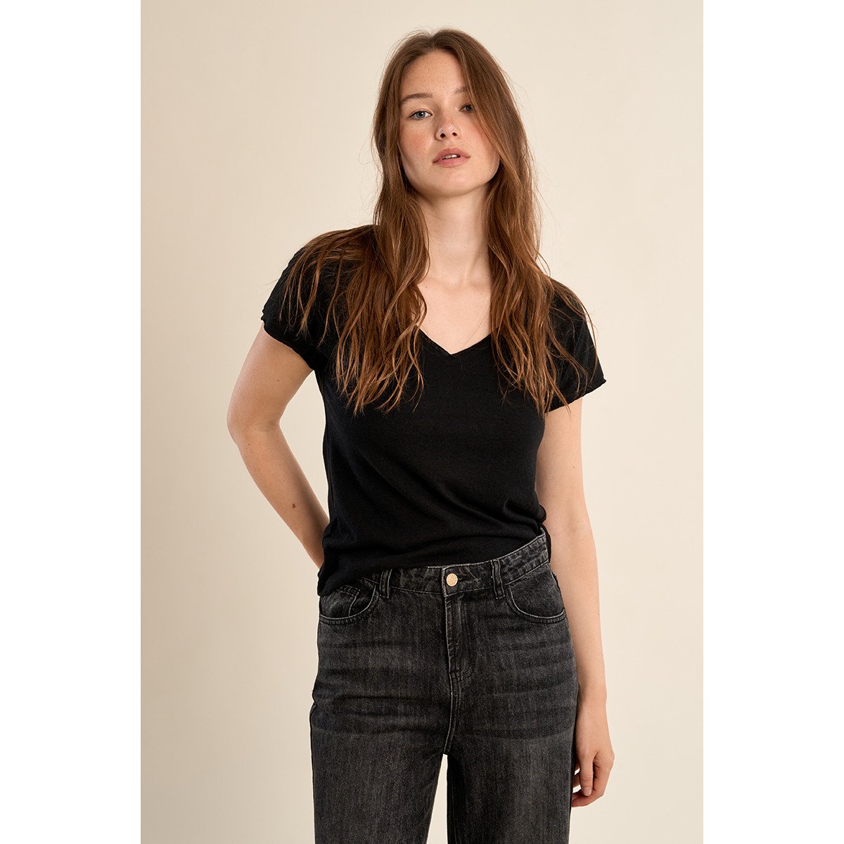 T-shirt col V noir, MOLLY BRACKEN