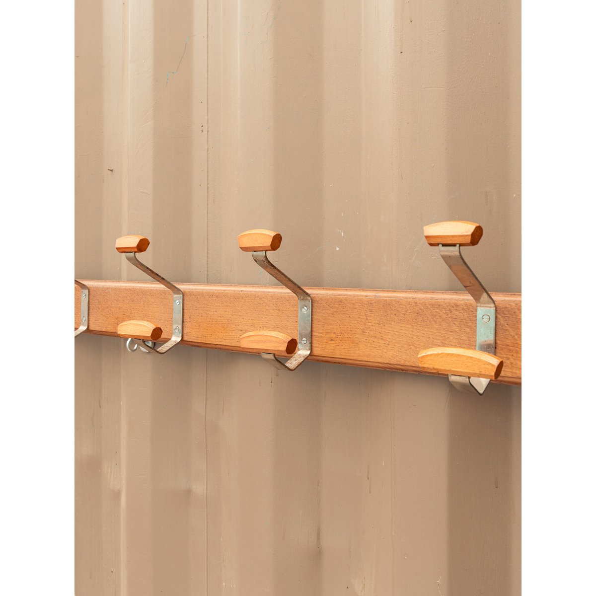 Porte-manteau en bois et métal Max N°492 - Bon état argenté, DEBONGOUT