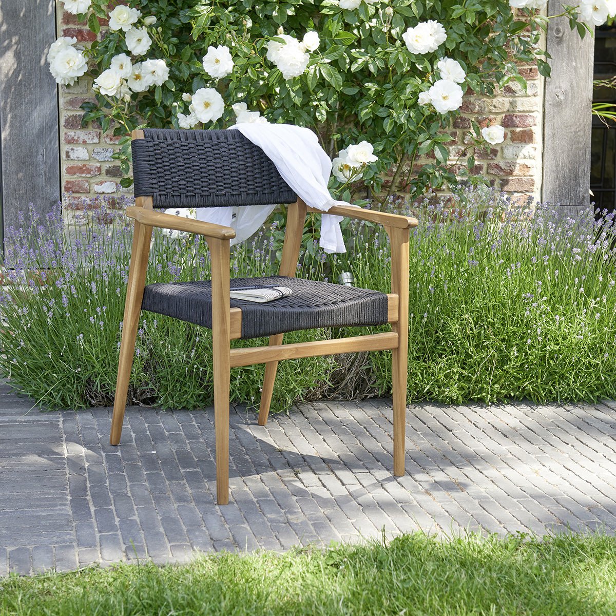 Fauteuil de jardin en teck massif et cordage ESTHER noir, BERAH GETAH