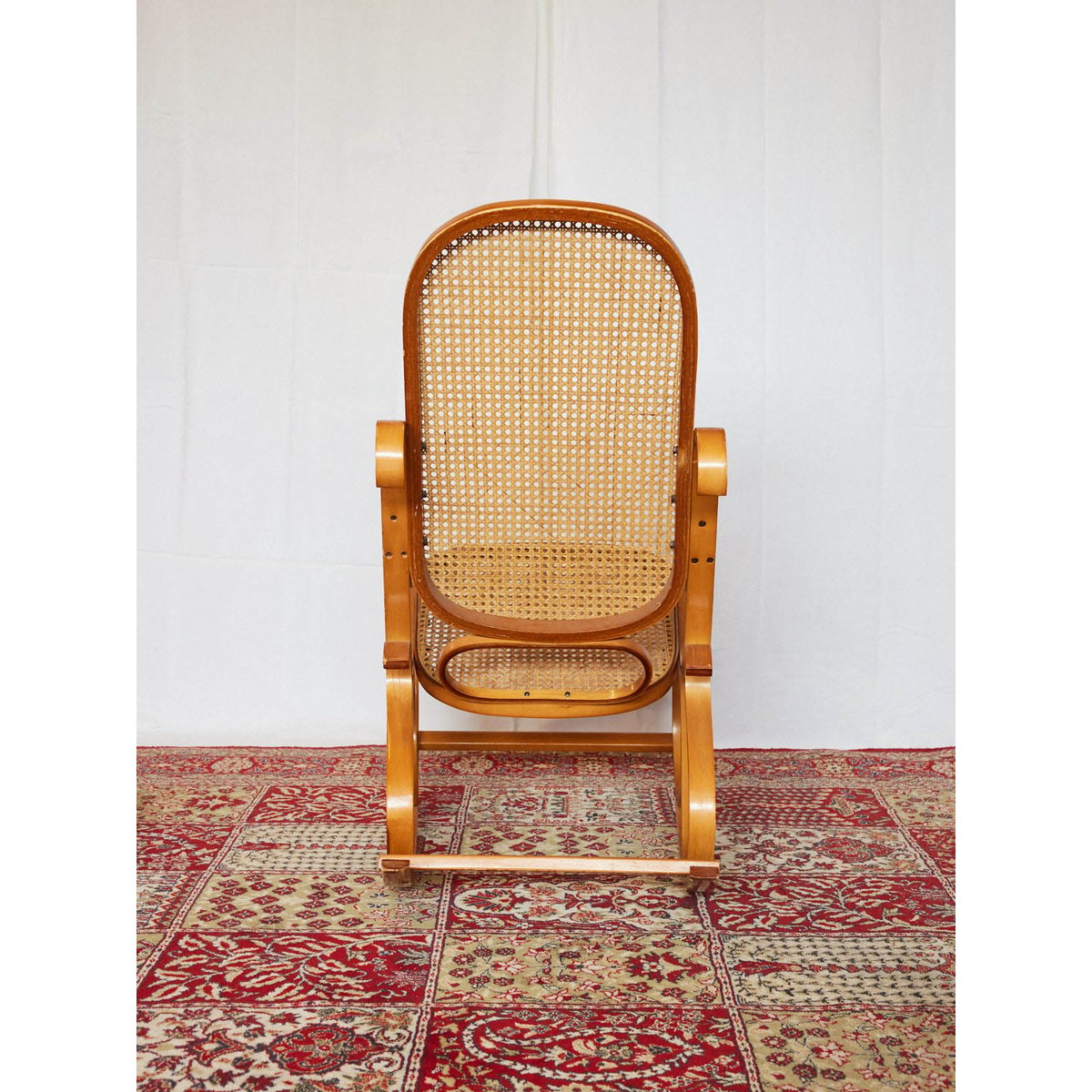 Rocking-chair cannage Alibert N°91 - Bon état bois clair, DEBONGOUT