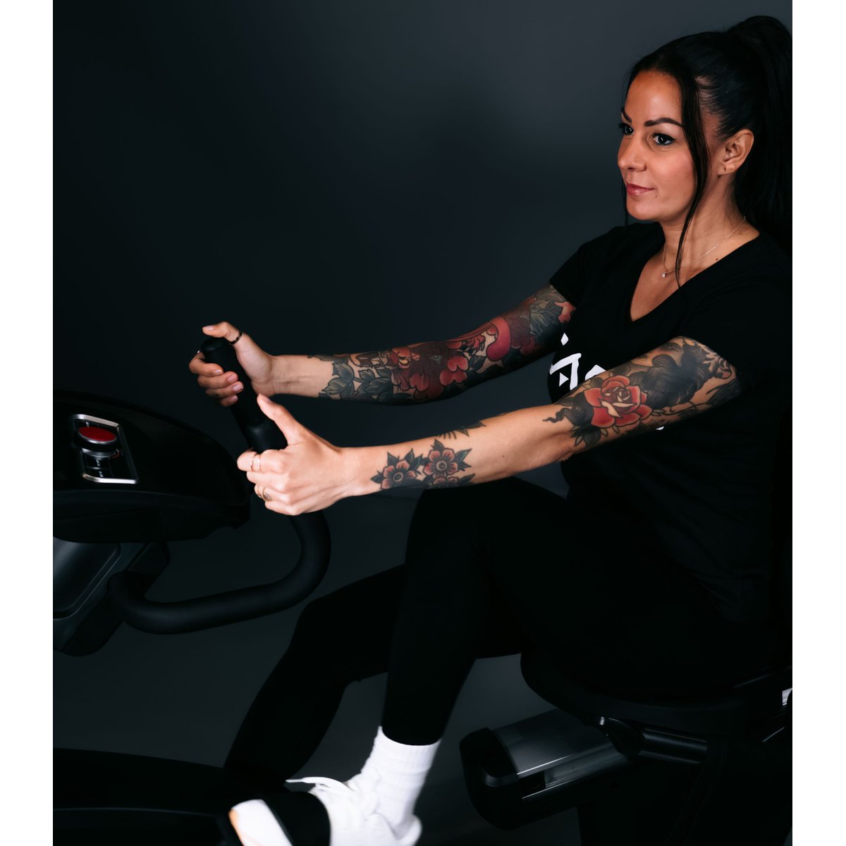Vélo semi allongé ROADSTER TFT auto-alimenté CARE - ergomètre connecté noir, CARE FITNESS