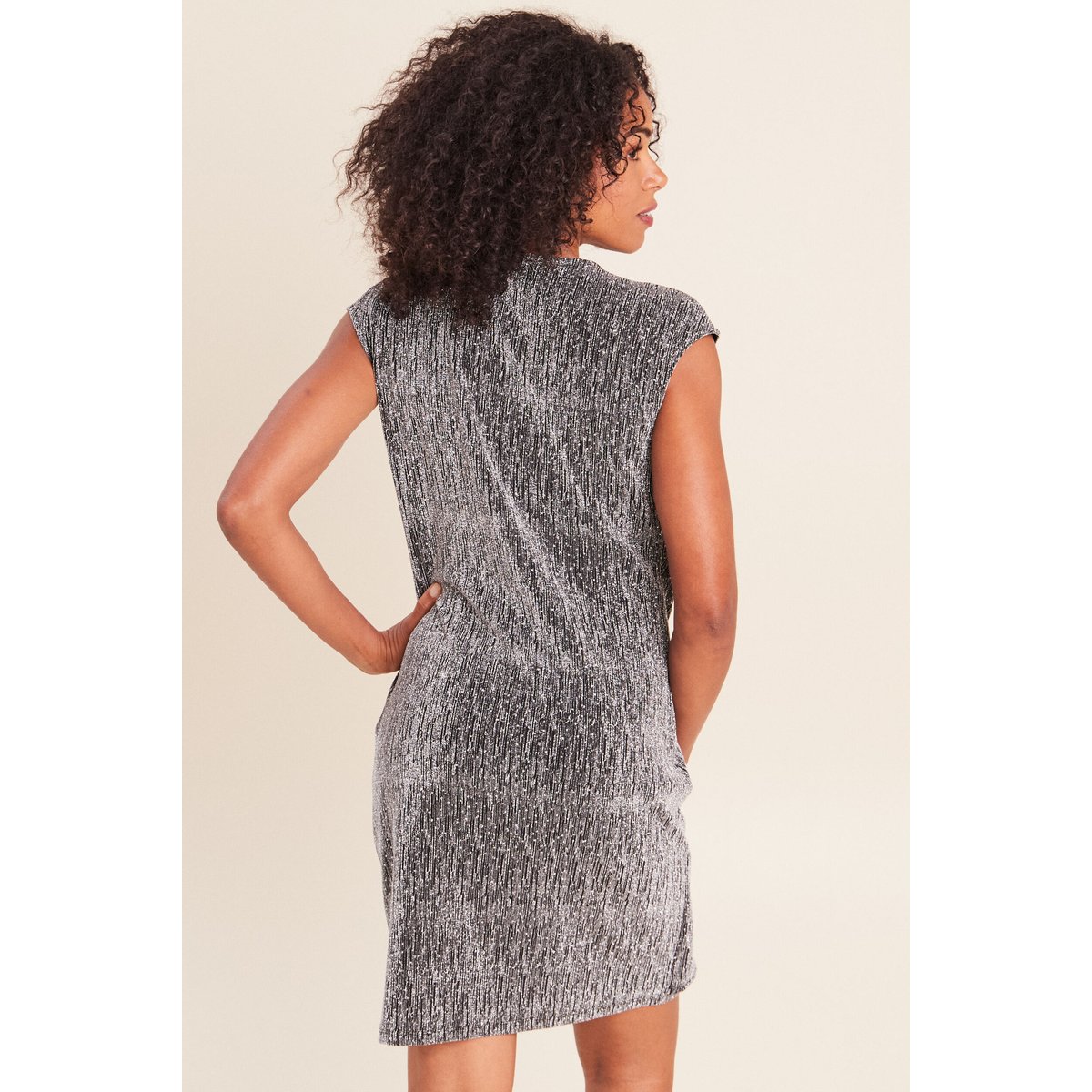 Robe ajustée courte col v sans manches gris argent, BREAL