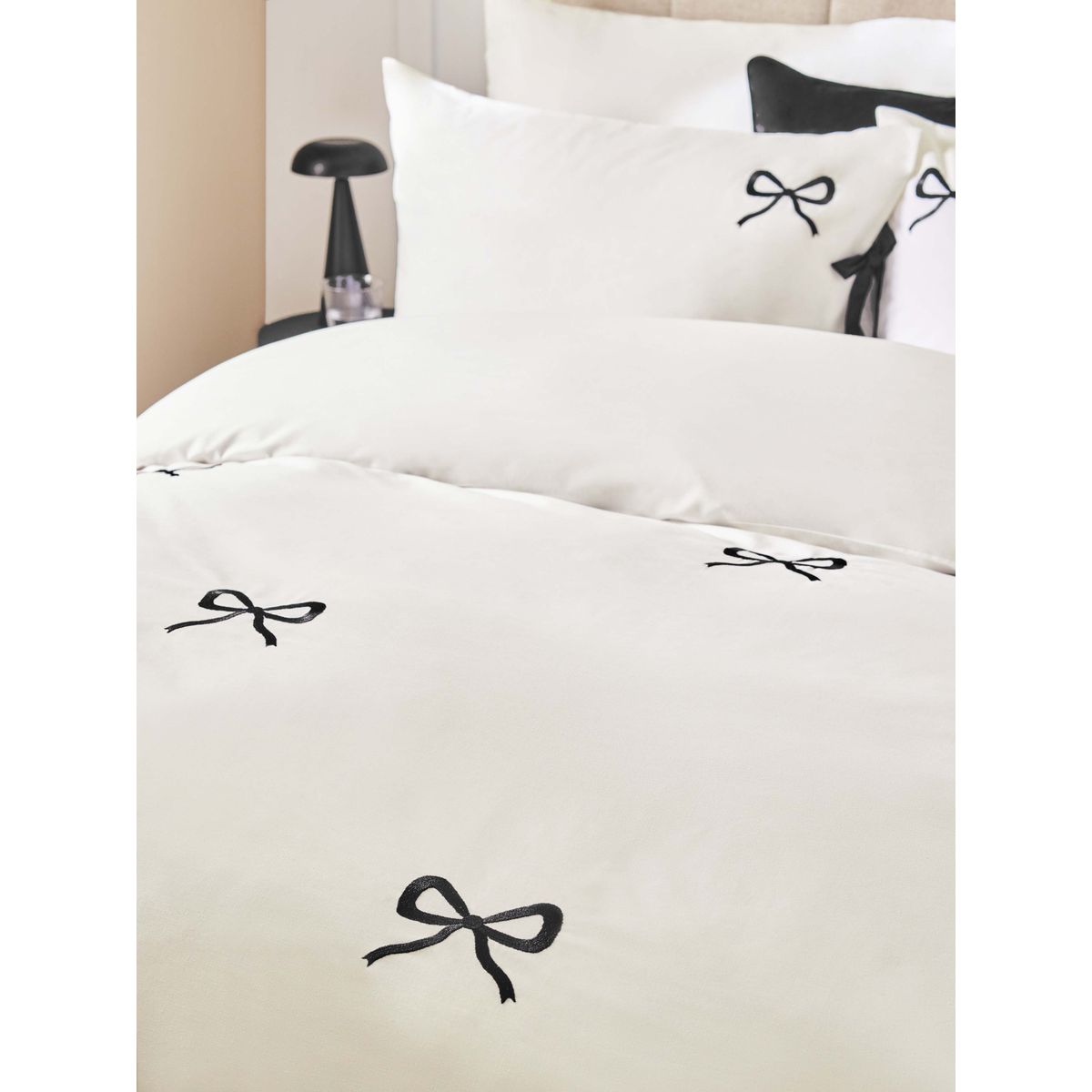 Housse de couette et taies avec nœud blanc/noir, NEXT
