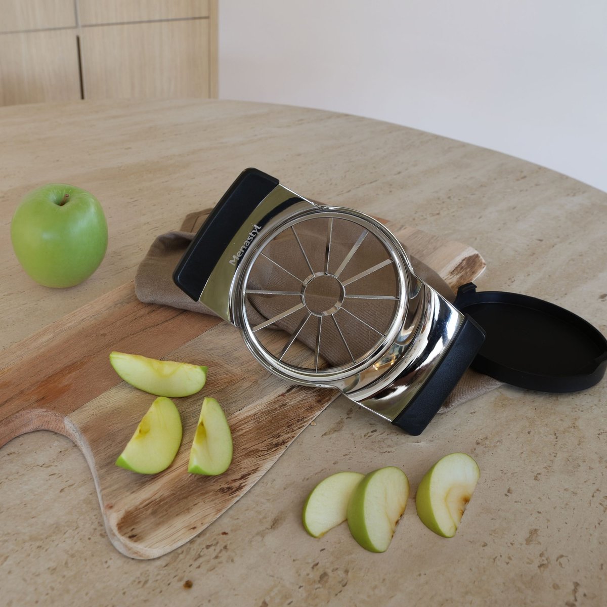 Coupe pomme en acier inoxydable, DELUXE inox-noir, MENASTYL