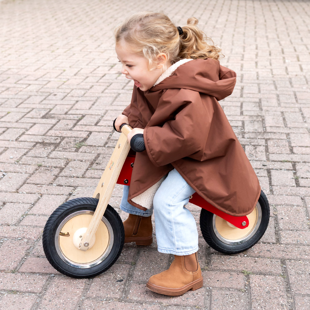 Poncho de voyage bébé pour siège auto - Au chaud sous la pluie choco, BEMINI