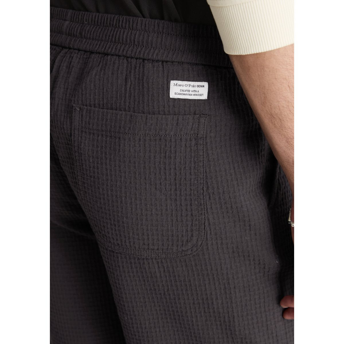 Short relaxed avec une fine structure gaufrée gris foncé, MARC O’POLO DENIM