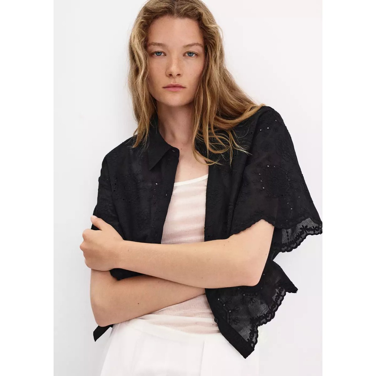 Chemise courte brodée noir, MANGO