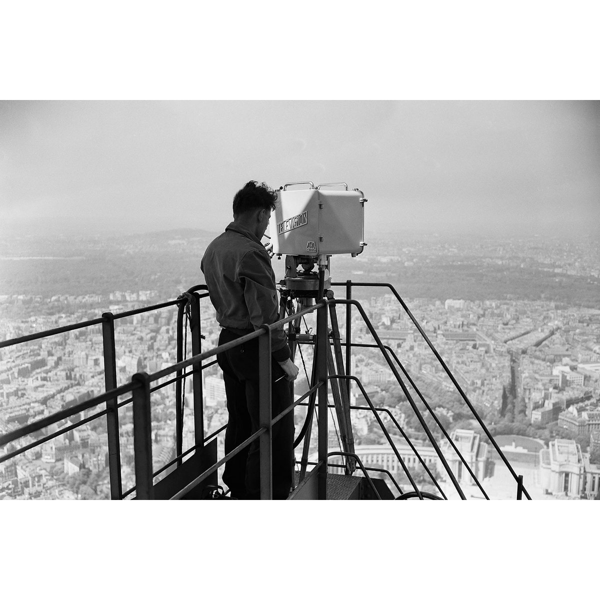 Tableau Photo ancienne La Tour eiffel ,1950 tableau alu dibond, HEXOA