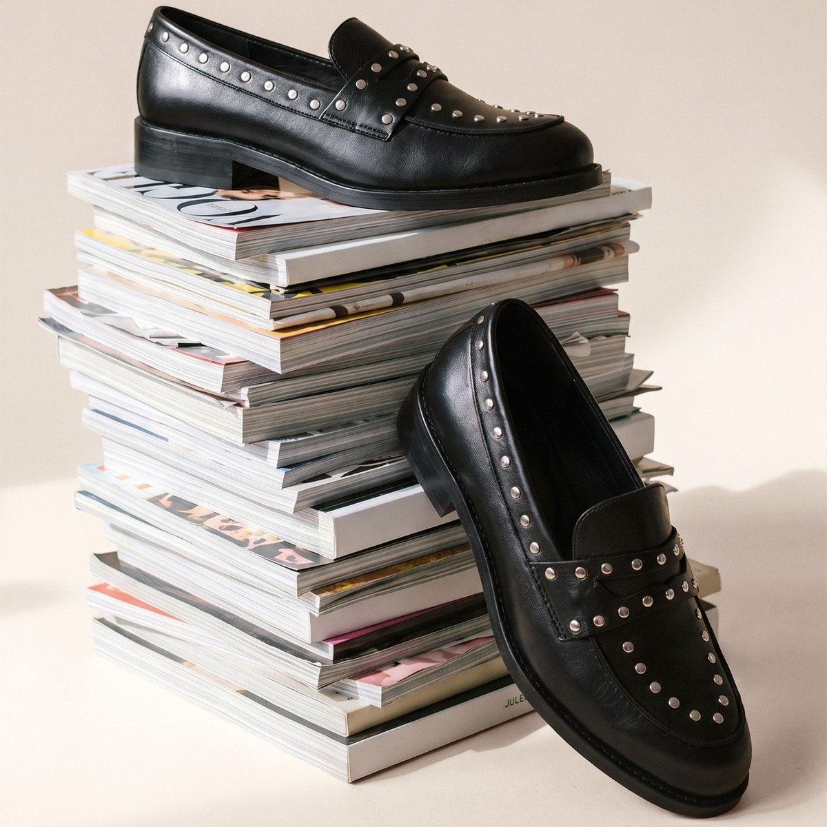 Mocassins cuir clouté noir, JULES & JENN