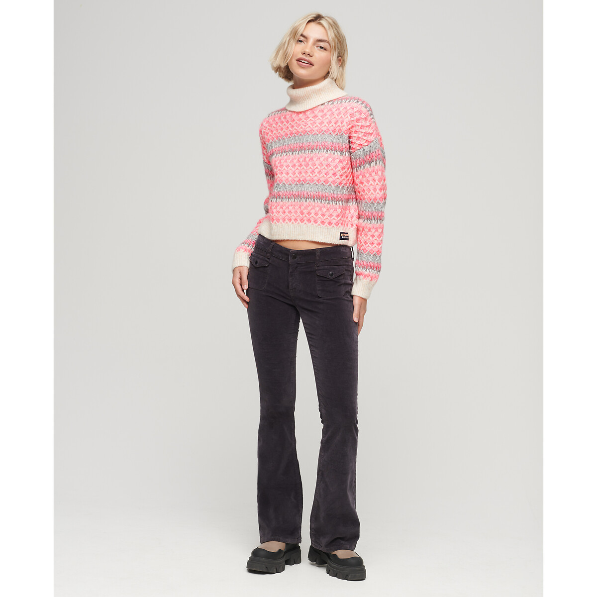 Pull col roulé crop à motifs graphiques ecru/rose, SUPERDRY