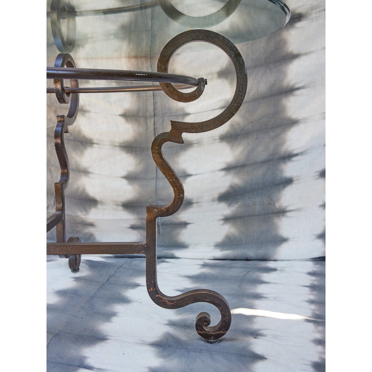 Table à manger ronde en verre biseauté Karla N°1202 - Bon état gris, DEBONGOUT