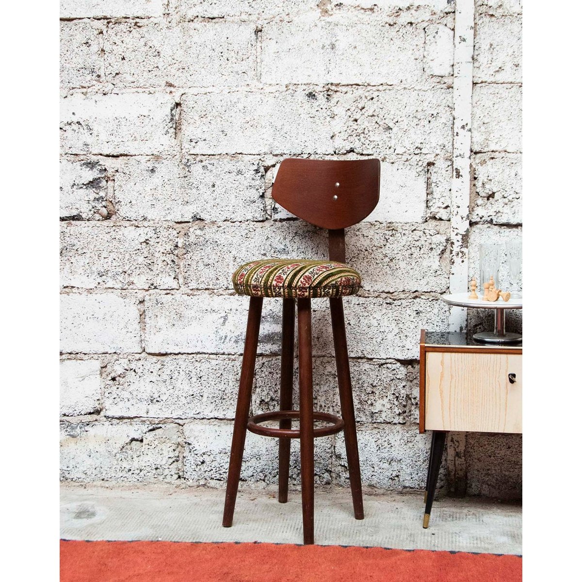 Tabouret de bar fleuri Gaston N°102 - Bon état bois, vert, rose, DEBONGOUT