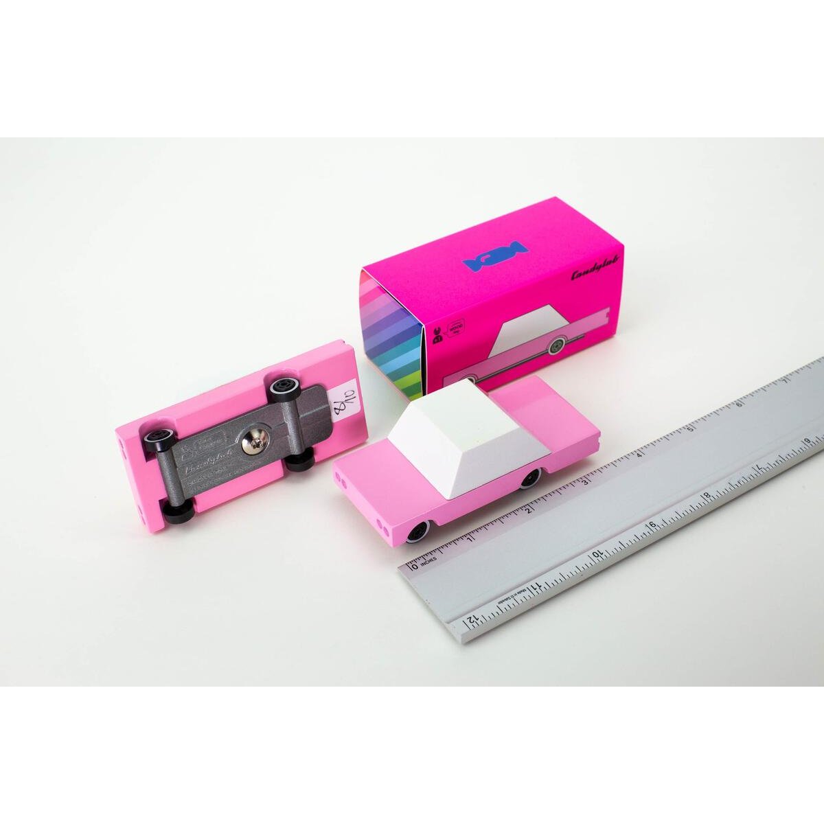 Voiture Sedan rose, CANDYLAB TOYS