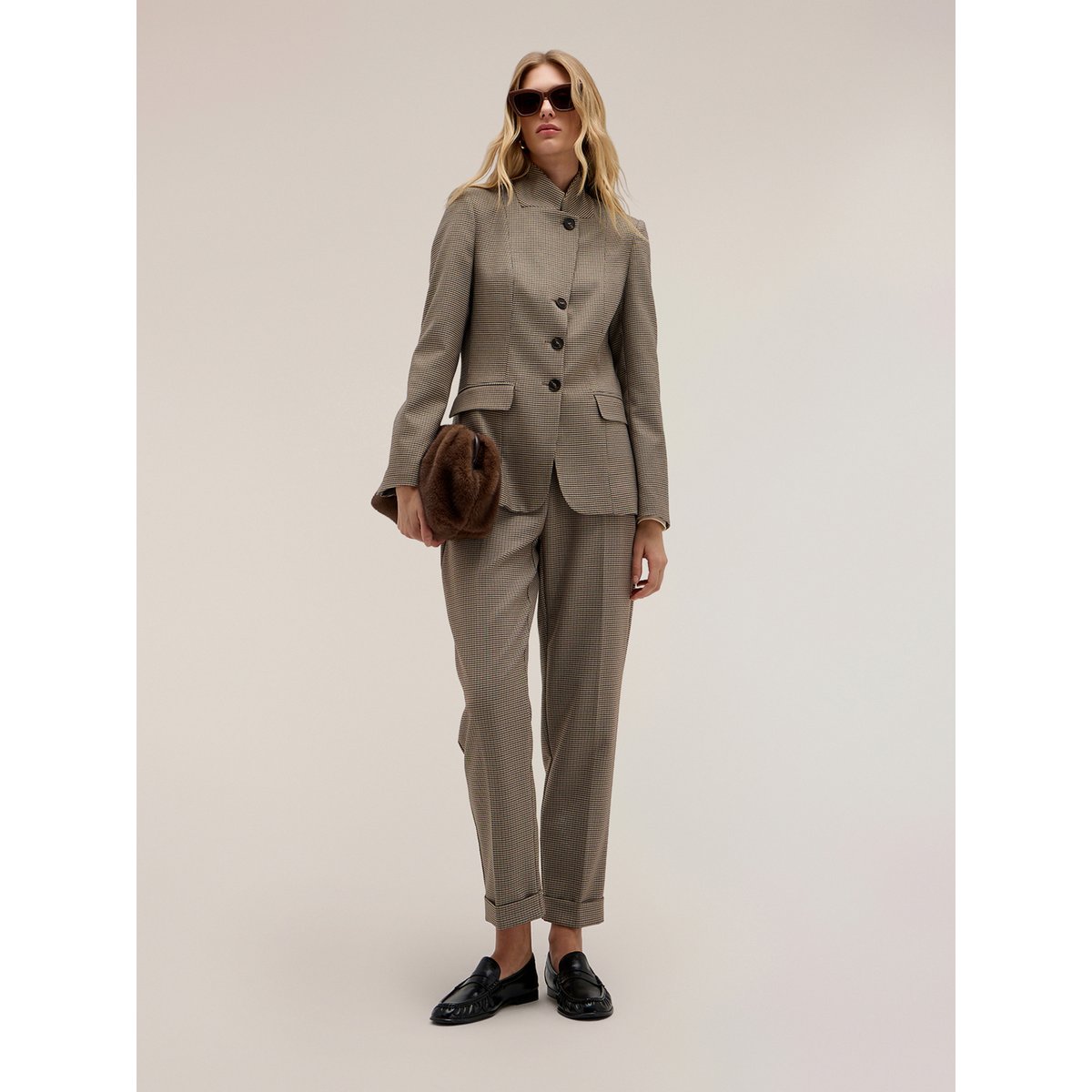 Pantalon regular à revers motif à carreaux beige, MOTIVI