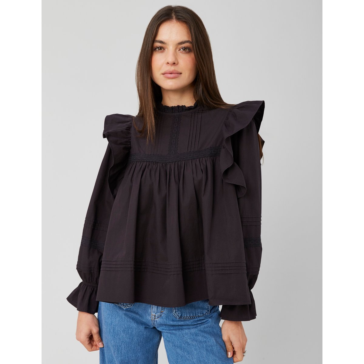 Blouse à volant noir, BZB