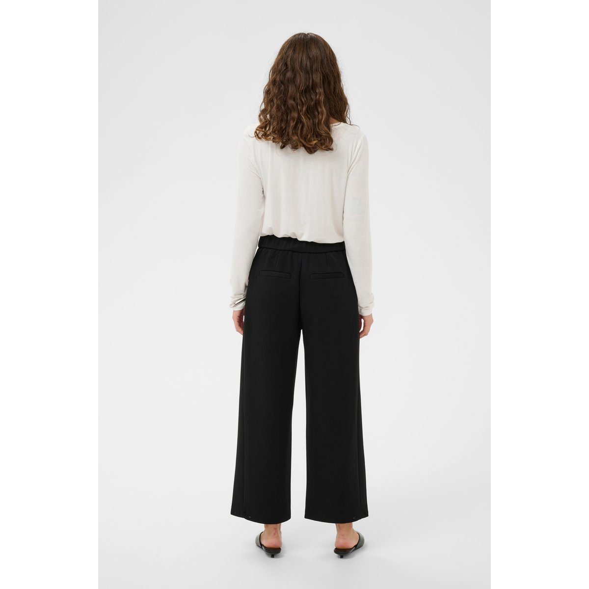 Pantalon casual noir, CULTURE