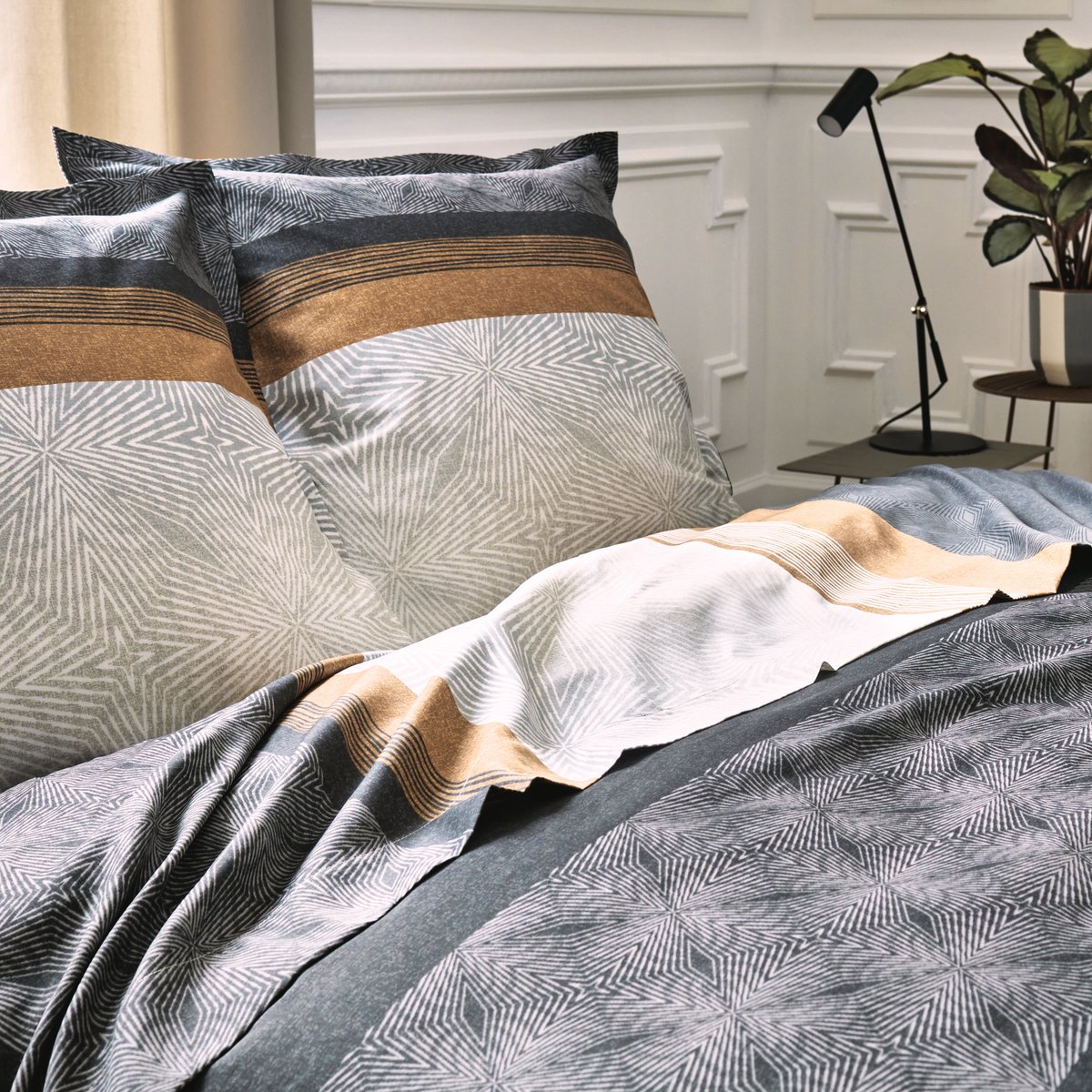 Drap plat au style graphique et masculin noir, TRADILINGE
