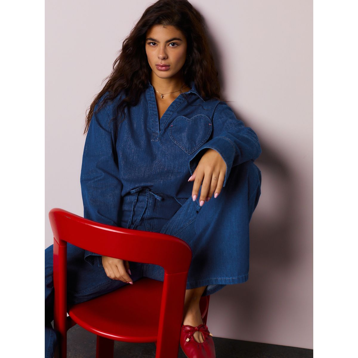 Chemise en jean à enfiler avec poche cœur bleu moyen, NEXT