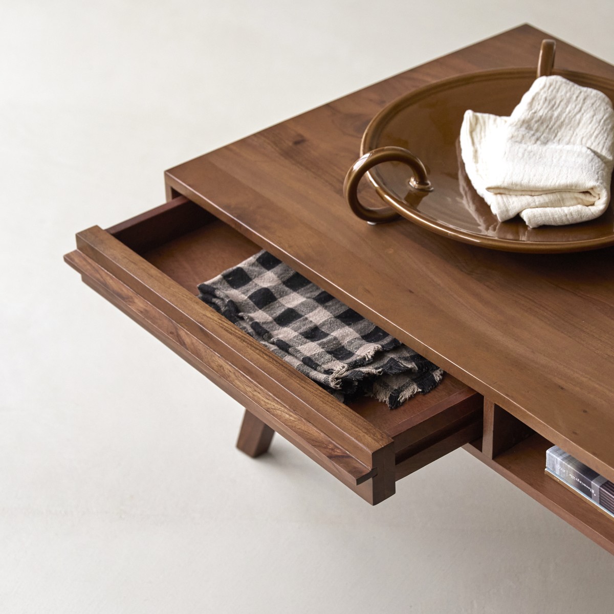 Table basse en Acacia massif, NIELS marron foncé, TIKAMOON