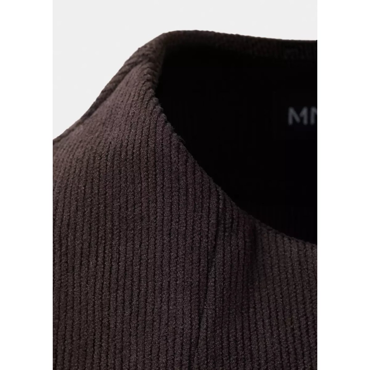 Gilet cintré avec fermeture à crochets chocolat, MANGO