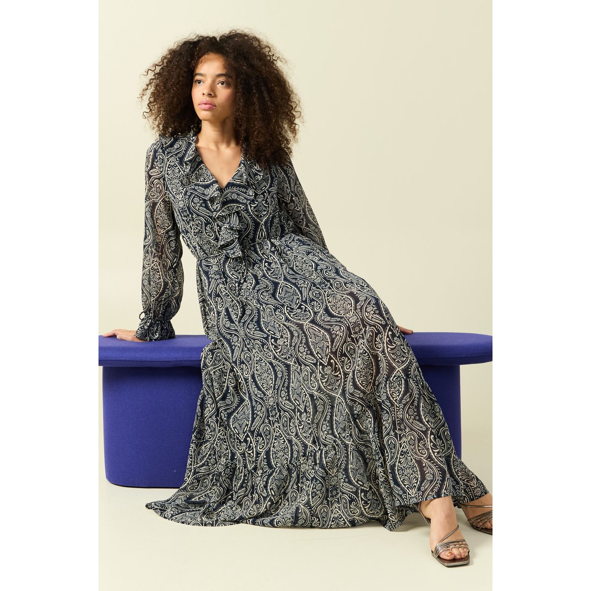 Robe longue évasée col v manches longues bleu marine, BONOBO