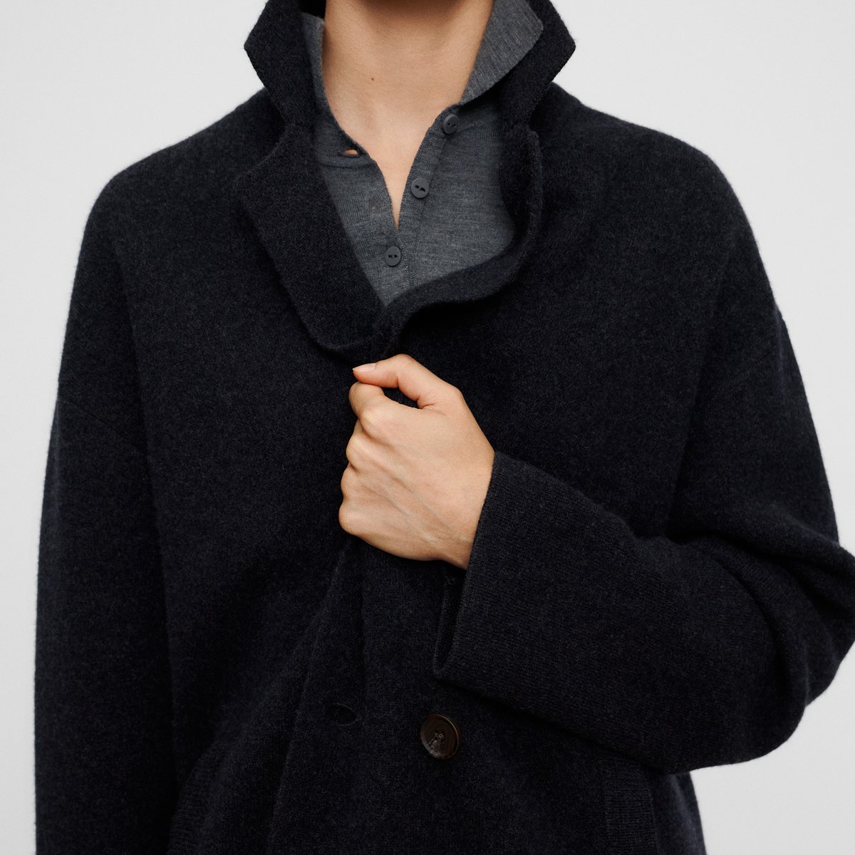 Manteau long croisé en laine mérinos gris foncé, ADOLFO DOMINGUEZ