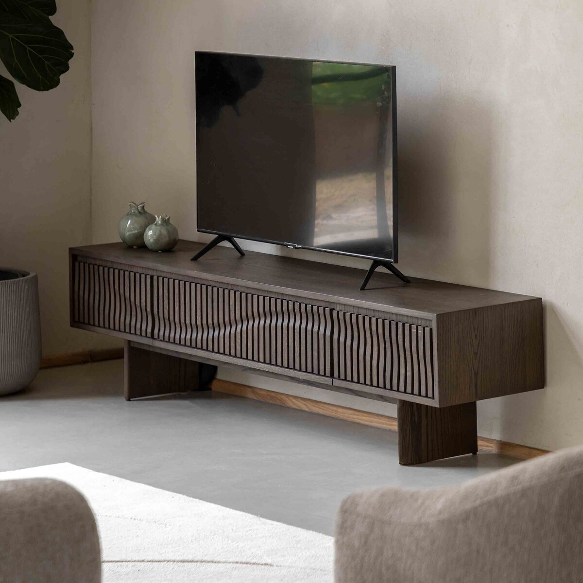 Owen Oak TV Unit dark oak wood, ÉDITÉ