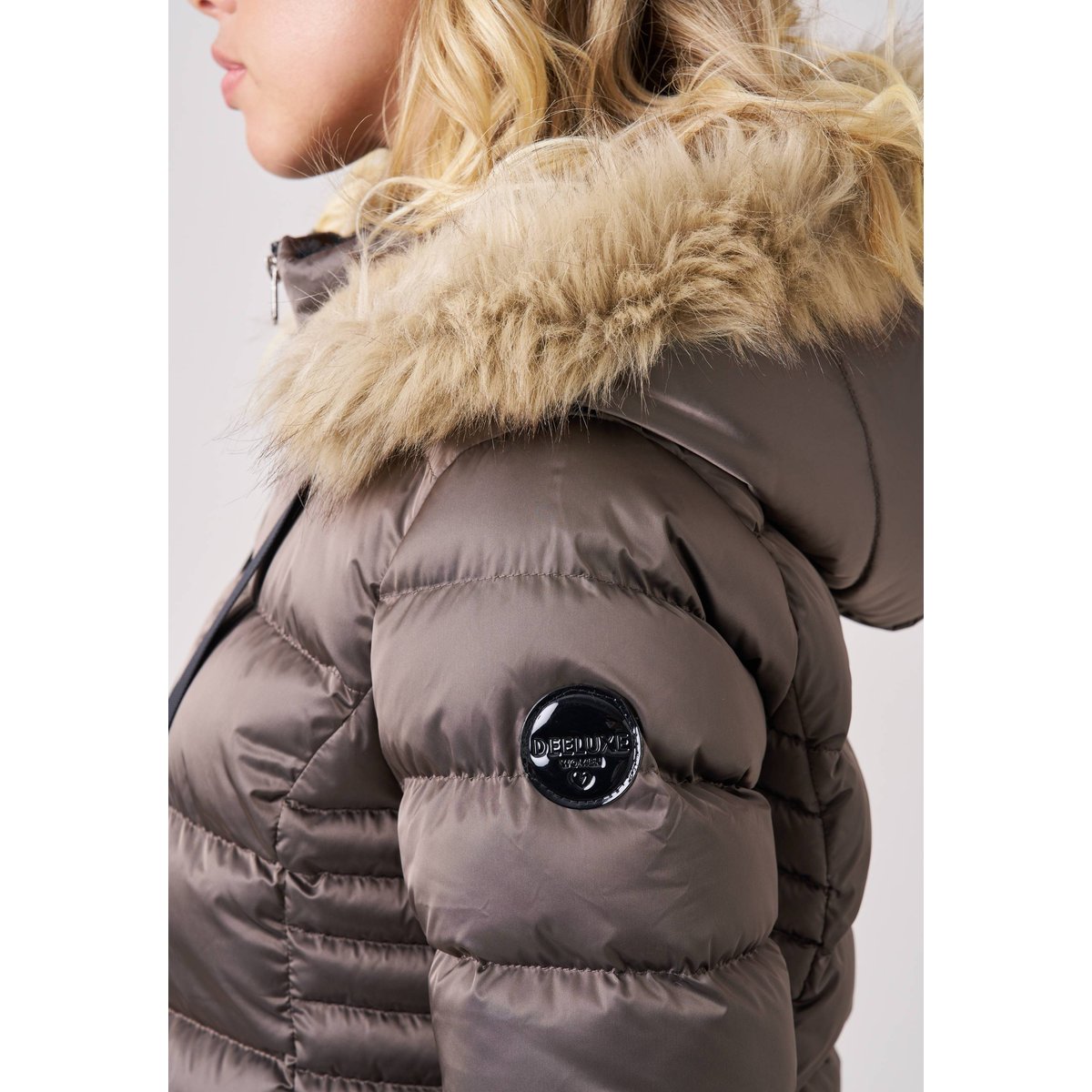 Doudoune femme avec capuche imitation fourrure GINNIE taupe, DEELUXE