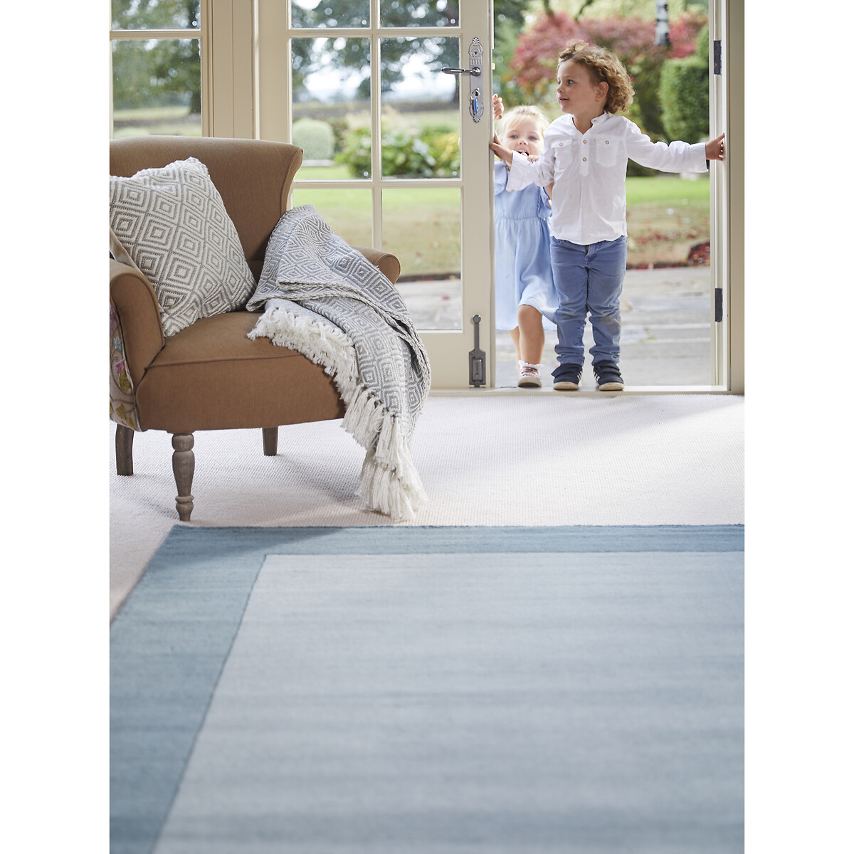 Two Tone Border Plain Rug in 100% Wool teal, SO'HOME