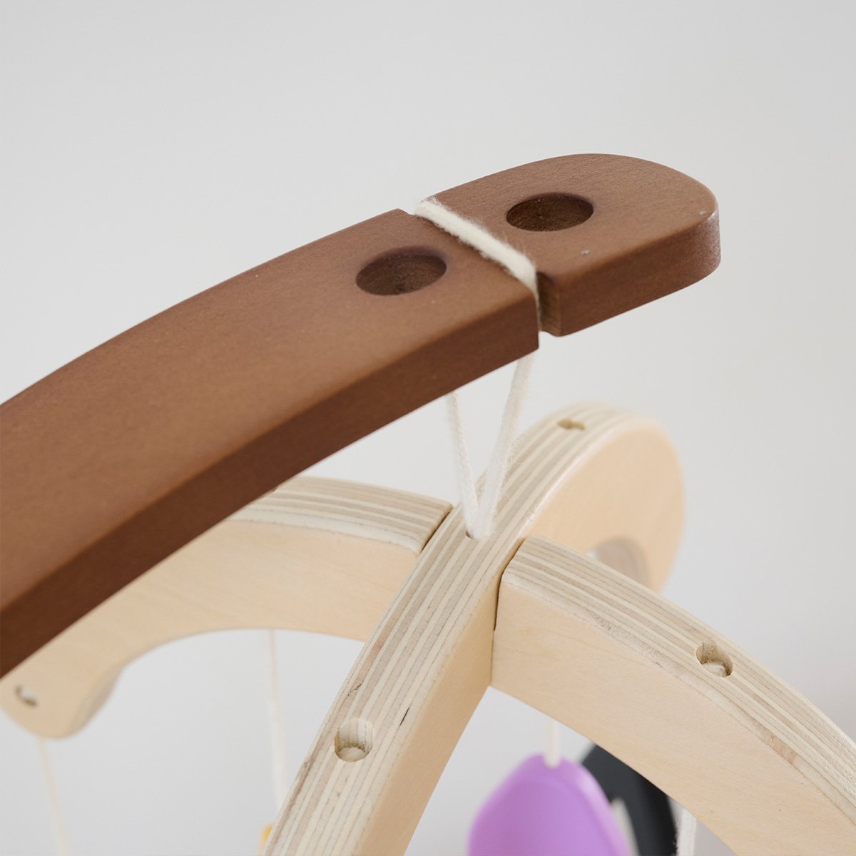 Support de mobile berceau bébé noyer, PETITE AMELIE