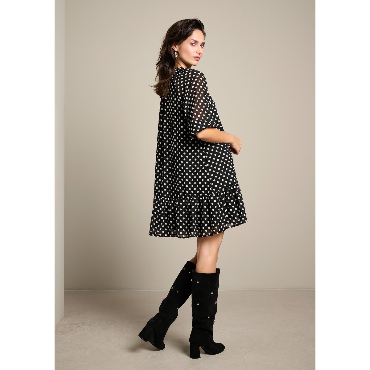 Robe courte à pois noir, LOLALIZA